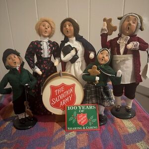 Byers’ Choice Salvation Army Carolers Set of 5 – Handmade Christmas Figures